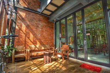 The Corner's Unique House