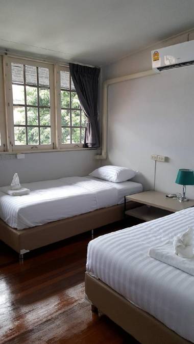 Maya Bed and Food Hostel