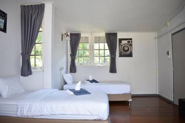 Maya Bed and Food Hostel