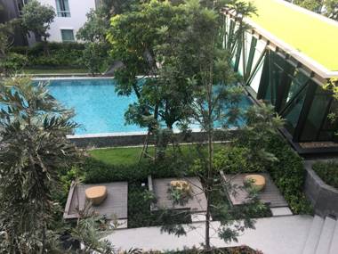 Beds WIFI huge swimming pool