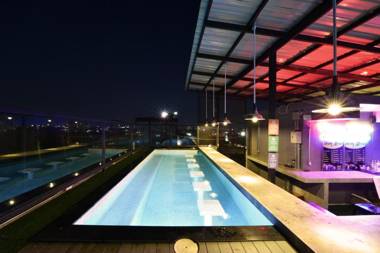 248 Street Hostel (Rooftop Bar and Pool)