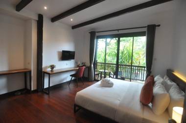 The Eight Ratvithi House - SHA Certified