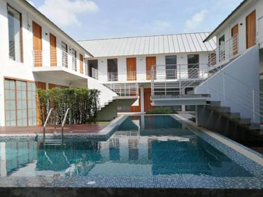 Four O'clock Hotel