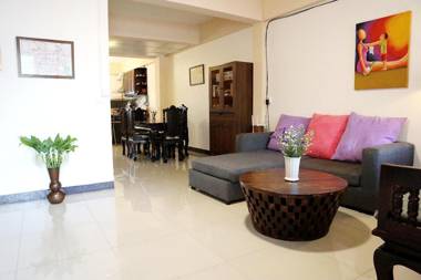 Private Townhome (Riverside & Night Bazaar Area)