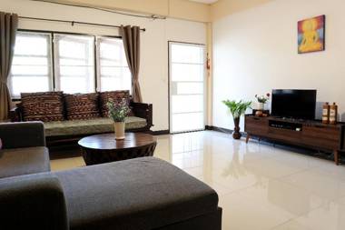 Private Townhome (Riverside & Night Bazaar Area)