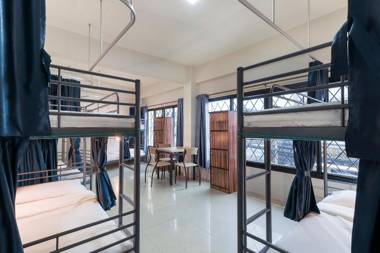 OYO 724 Green Light Cafe&bed Hostel