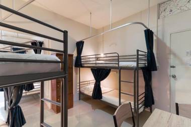 OYO 724 Green Light Cafe&bed Hostel