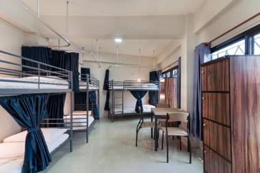 OYO 724 Green Light Cafe&bed Hostel