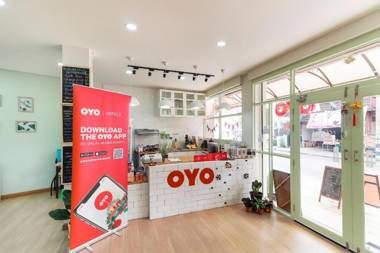 OYO 724 Green Light Cafe&bed Hostel