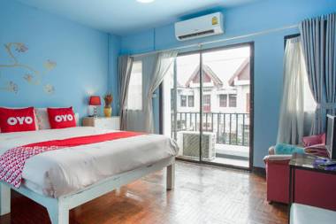 OYO 75303 V Home Guesthouse Sunday Night Market