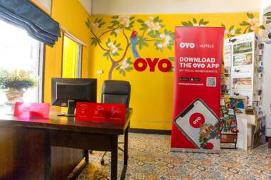 OYO 75303 V Home Guesthouse Sunday Night Market