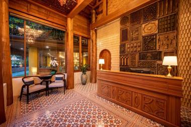 At Gate Thaphae Hotel