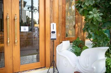 At Gate Thaphae Hotel