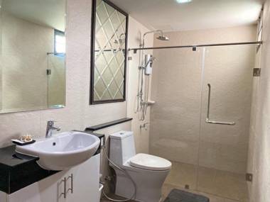 DE LUXE BOUTIQUE & rooftop restaurant