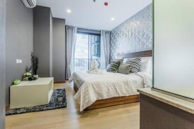 Hic at Night Bazaar 721