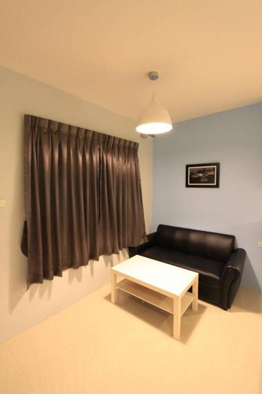 Eazy Motel B.a.n.g.n.a