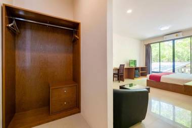 Vaccinated Staff - OYO 665 Sj House Hotel