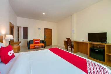 Vaccinated Staff - OYO 665 Sj House Hotel