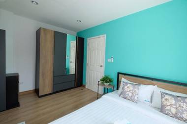 Living at Sphere Family room