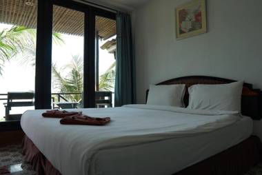 Phi Phi Cozy Seafront Resort