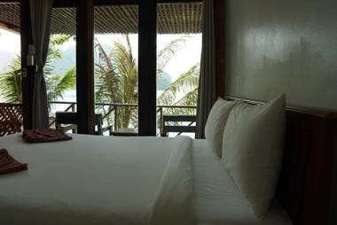 Phi Phi Cozy Seafront Resort