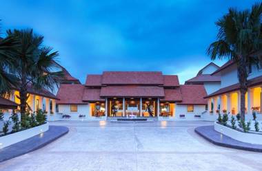 Le Menara Khao Lak beachfront Villa & Resort