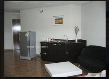 Room in Guest room - Chan Kim Don Mueang Guest House free parking space and free Wifi