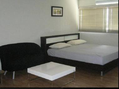 Room in Guest room - Chan Kim Don Mueang Guest House free parking space and free Wifi