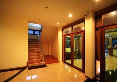 Chaophayathara Riverside Hotel