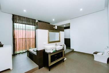 Modern Tropical Villa