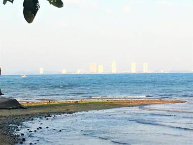 Lovely beaches at Bangsaray & great resturants quiet location