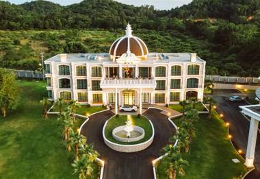 Grand Lord Hotel & Residence