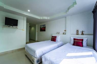 Vaccinated Staff - OYO 75377 Check In House