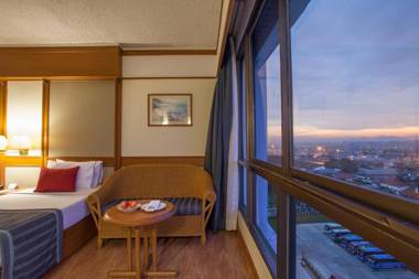 Cholchan Pattaya Beach Resort - SHA Extra Plus