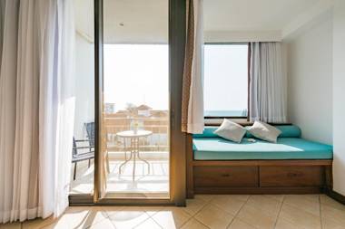 Pinnacle Grand Jomtien Resort and Beach Club - SHA Extra Plus