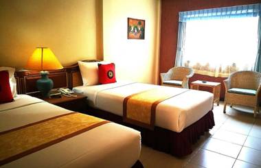 Vaccinated Staff - Capital O 75395 Sabai Lodge - SHA Extra Plus