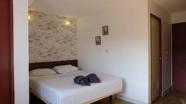 18 Coins Cafe & Hostel