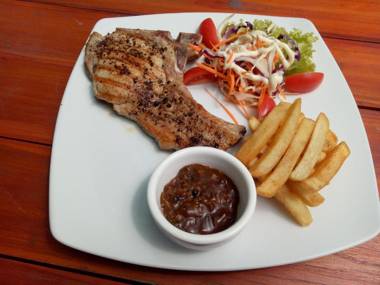 18 Coins Cafe & Hostel