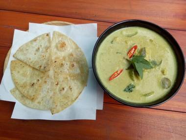 18 Coins Cafe & Hostel