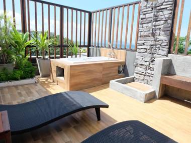 5ive Beach House Hotel