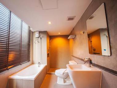 B2 Sea View Pattaya Hotel