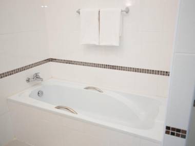 R-Con Wong Amat Suite