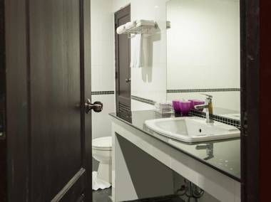 R-Con Wong Amat Suite