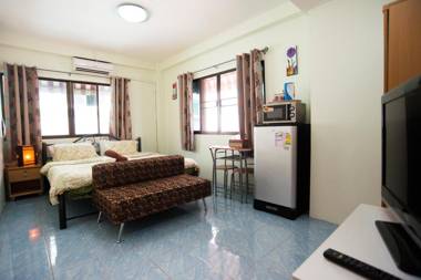 Pattaya Holiday Lodge.