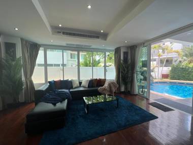 Paradise Pool Villa Pattaya in Tropicana Village