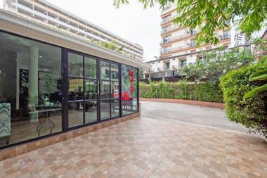 Vaccinated Staff - Capital O 75379 Sabai Living Pattaya