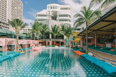 A-One The Royal Cruise Hotel Pattaya - SHA Extra Plus