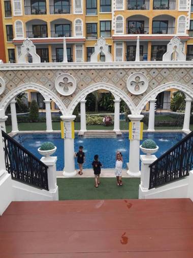 Venetian Signature PoolView Resort Jomtian Pattaya