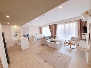 Seven Seas Condo by Pavel