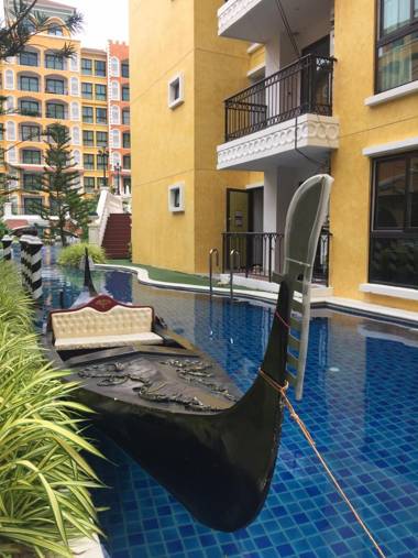 Pool Access @Venetian Signature Pattaya #C110